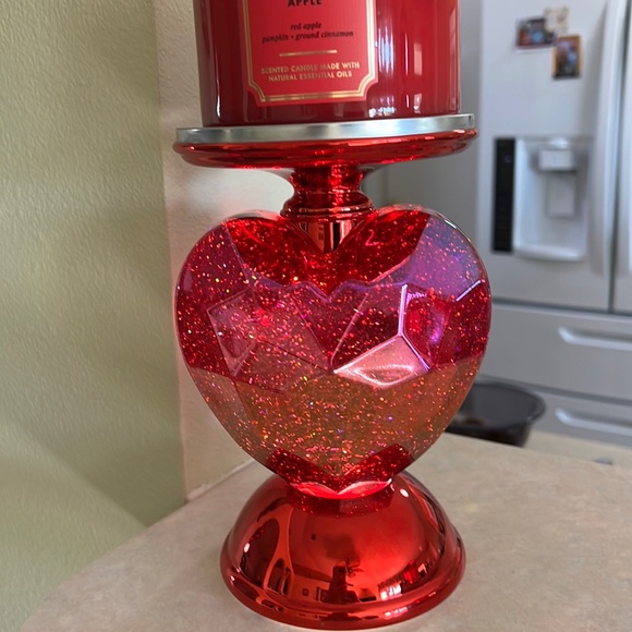 Bath & Body Works Water Globe HEART Pedestal - Picture 4 of 10